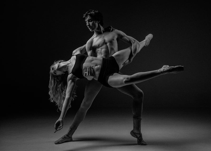 Dynamic Contrasts in Contemporary Dance